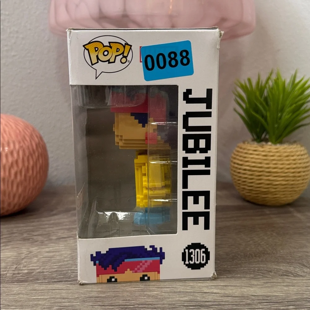 Funko 8-Bit X-Men Jubilee Figure - Bobblehead